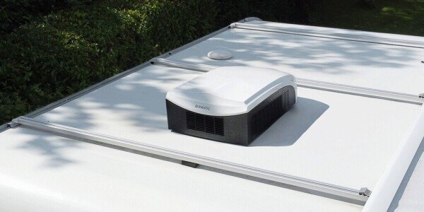 Mestic RTA 2500L dak-airco € 1.995,- incl. montage in bestaand dakluik* afbeelding