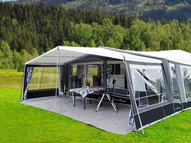 walker patio 2017 900x630