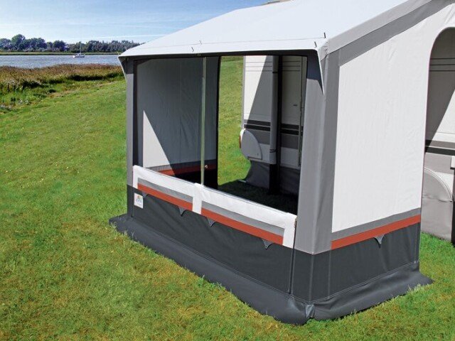 Wintertent Brand Pamir als deeltent bij mooi weer 3