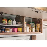 De midden-keuken biedt ruim voldoende opbergruimte. afbeelding