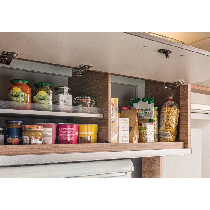 De caravan is compact, maar biedt ruim voldoende plaats voor essentiële zaken zoals je kruiden en keukengerei. afbeelding