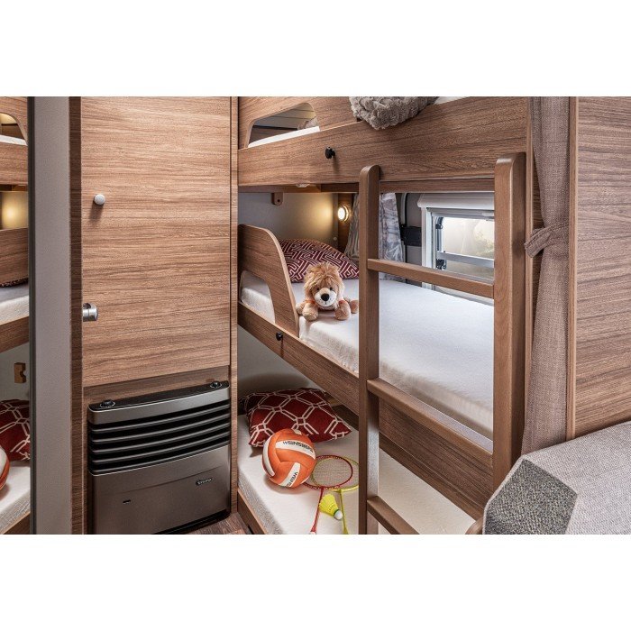 Het stapelbed in de 550 QDK-indeling is standaard voor twee kinderen en optioneel uit te breiden naar een bed voor drie. afbeelding