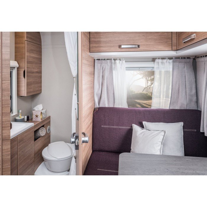 Het houtdecor in de CaraOne caravans doet warm aan. afbeelding