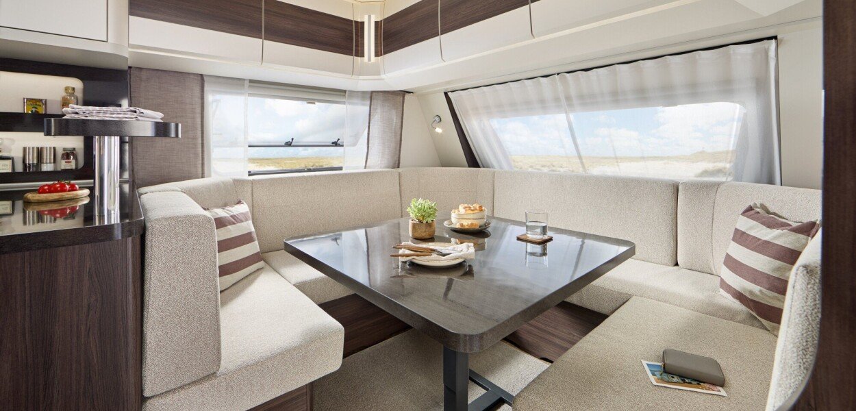 2026 WW Prestige 560 FC innen Sitzgruppe Nilton BEAR