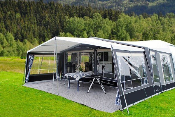 walker patio 2017 900x630