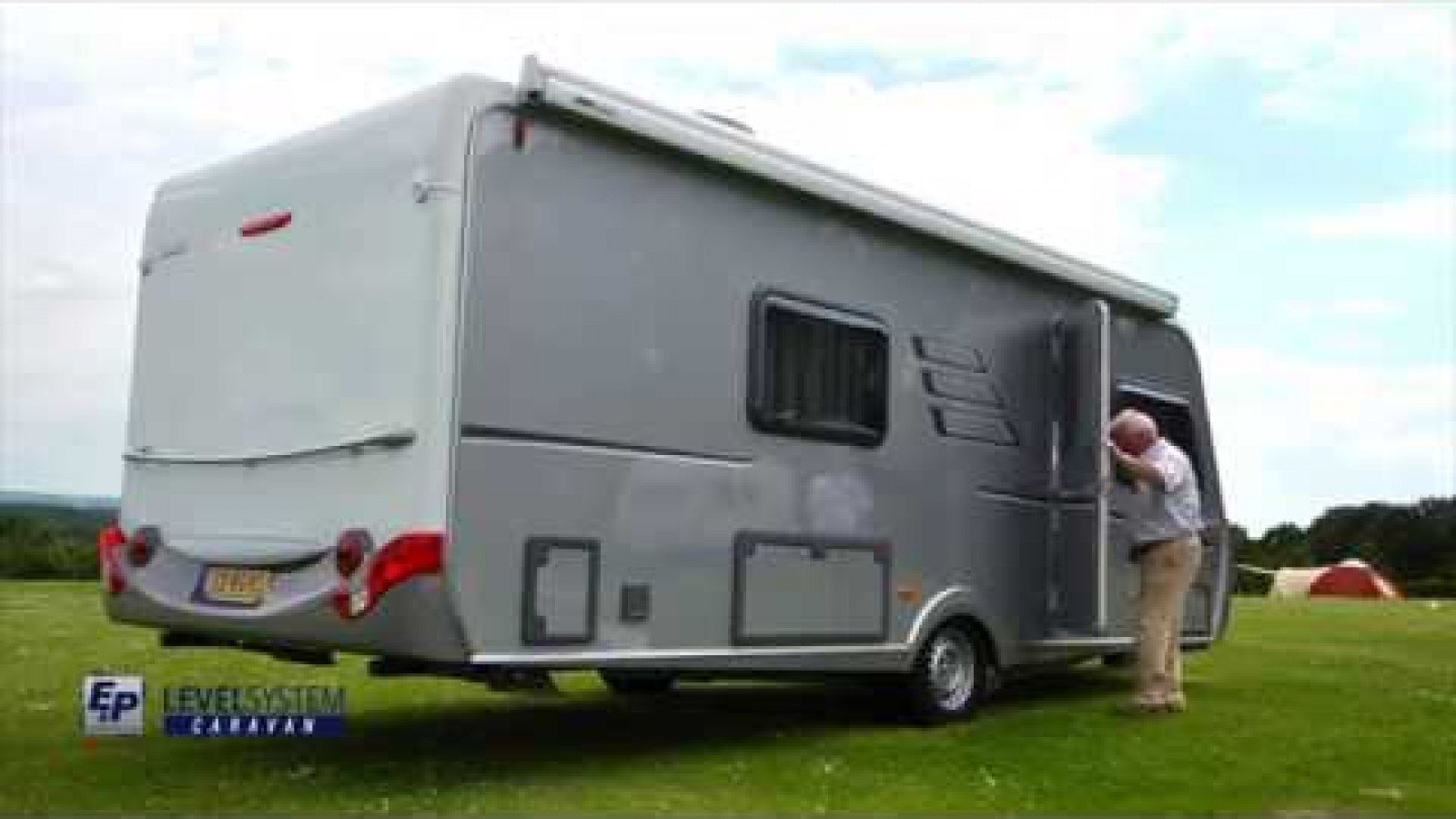 Het AL-KO E&P levelsysteem lijnt uw caravan binnen max. 120 seconden uit met één druk op de knop!